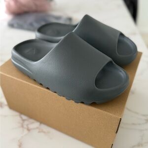 adidas YZY Slide in Slate Gray